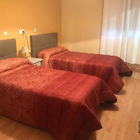 מלון Torremegía Hostal Restaurante Milenium מראה חיצוני תמונה