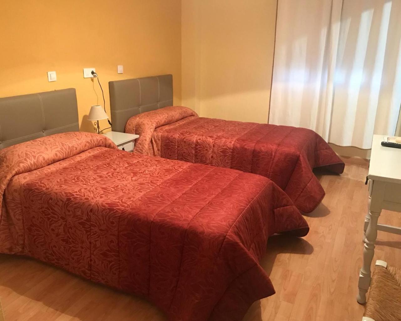 מלון Torremegía Hostal Restaurante Milenium מראה חיצוני תמונה